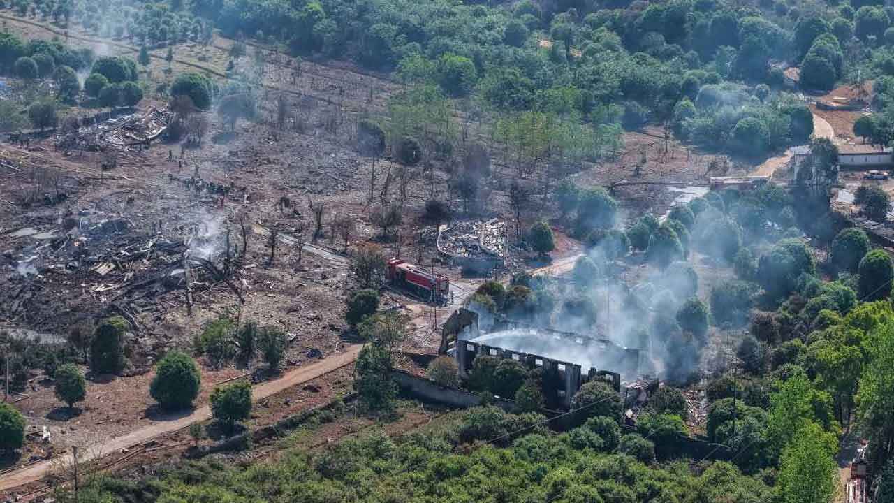 চীনে আতশবাজি কারখানায় বিস্ফোরণে নিহত বেড়ে ২৬