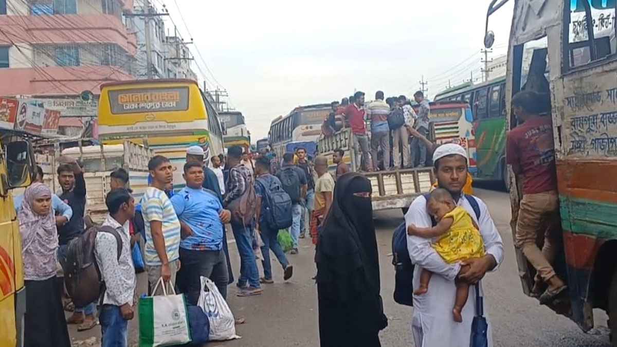 গাজীপুরে ঈদযাত্রায় শ্রমজীবী মানুষের ঢল, বাড়তি ভাড়ার ক্ষোভ