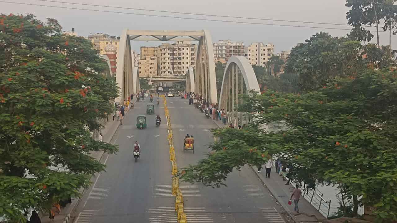 ঈদের চতুর্থ দিনে সাদামাটা হাতিরঝিল