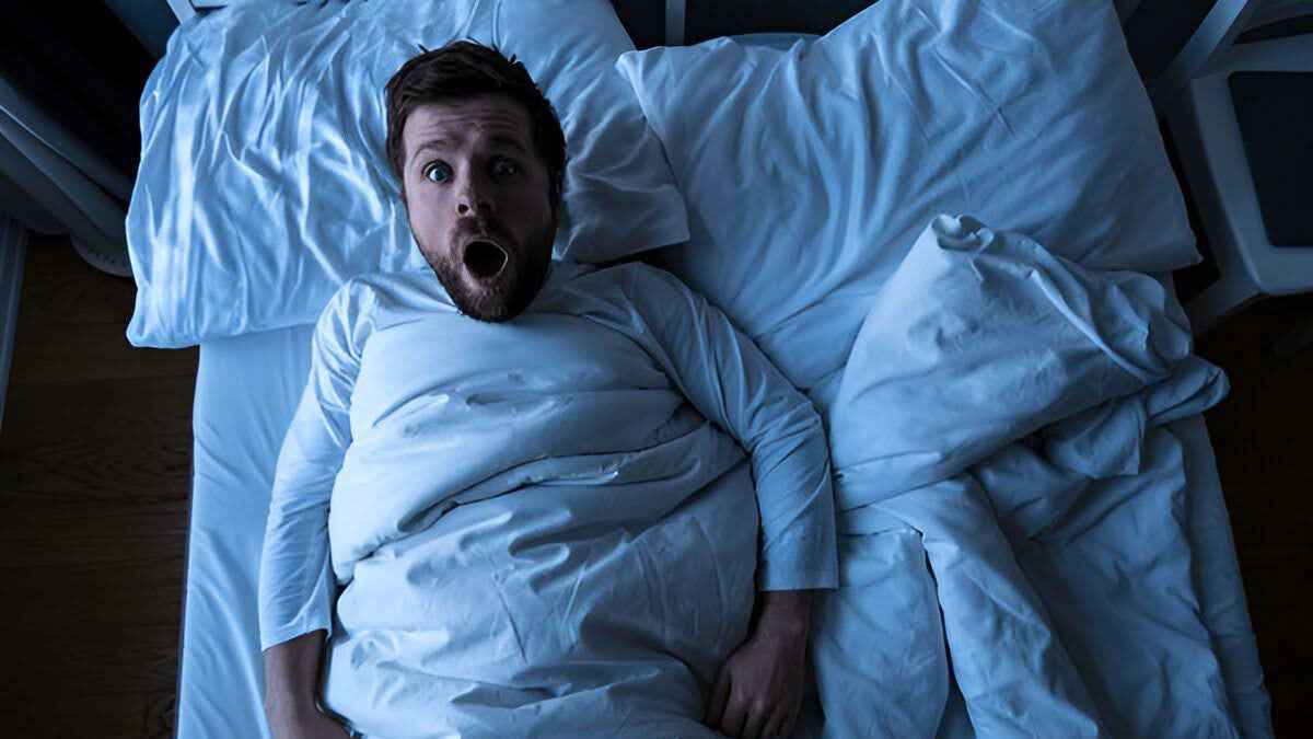ঘুমের মধ্যে আচমকা কেঁপে ওঠা কীসের লক্ষণ?