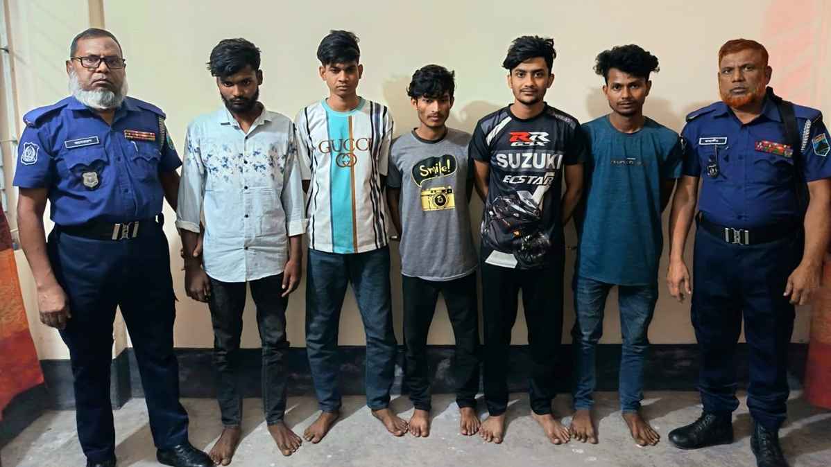 নাটোরে ইমো হ্যাকিং প্রতারক চক্রের ৫ সদস্যকে গ্রেফতার