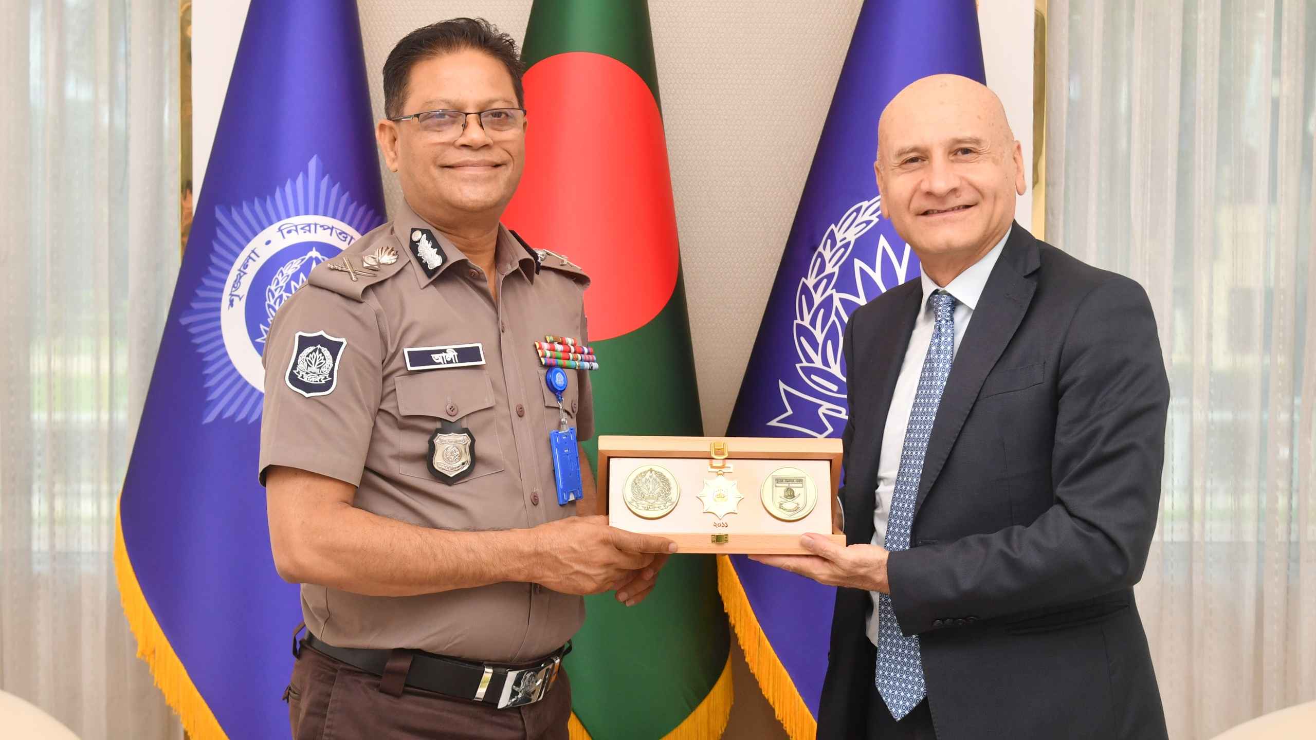 সাইবার নিরাপত্তায় পুলিশের সক্ষমতা বাড়াতে ইতালির সহযোগিতা চাইলেন আইজিপি
