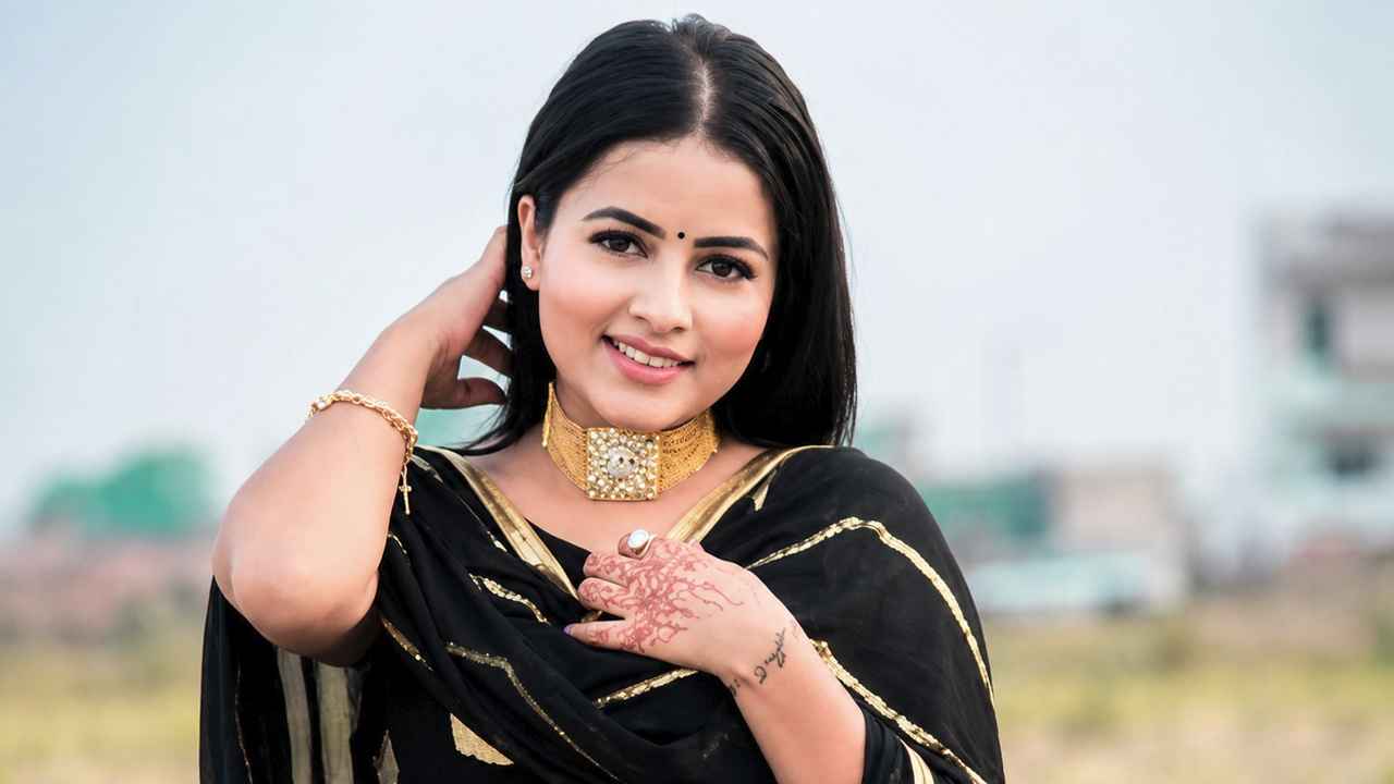 নিখোঁজের ৬ দিন পর খালে মিলল গায়িকার মরদেহ