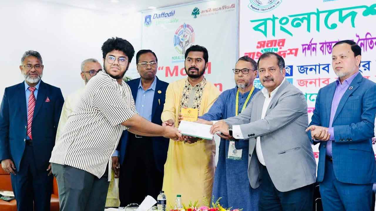 ‘তরুণ প্রজন্মকে ডিজিটাল সাক্ষরতার পাশাপাশি নৈতিক শিক্ষা দিতে হবে’