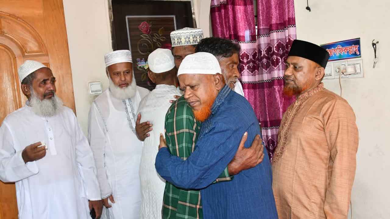 জুলাই শহীদ পরিবারের সঙ্গে জামায়াত নেতাদের ঈদ উদযাপন