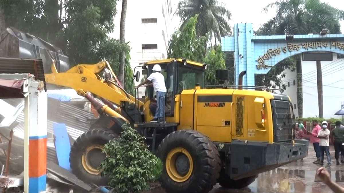 যশোরে গৃহায়ন কর্তৃপক্ষের অভিযান, ৪ শতাধিক অবৈধ স্থাপনা উচ্ছেদ