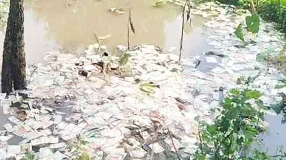 জামালপুরে ডোবায় ভাসছে সরকারি ওষুধ