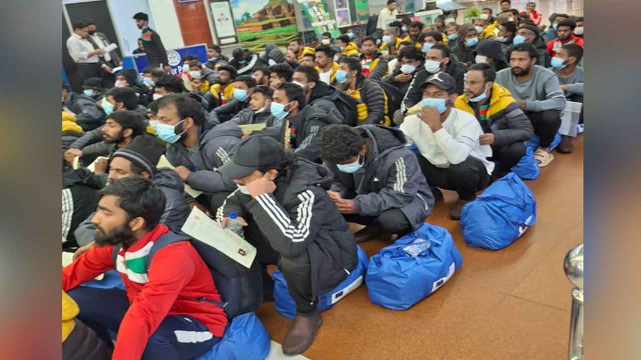 লিবিয়া থেকে দেশে ফিরলেন আরো ১৭৪ বাংলাদেশি