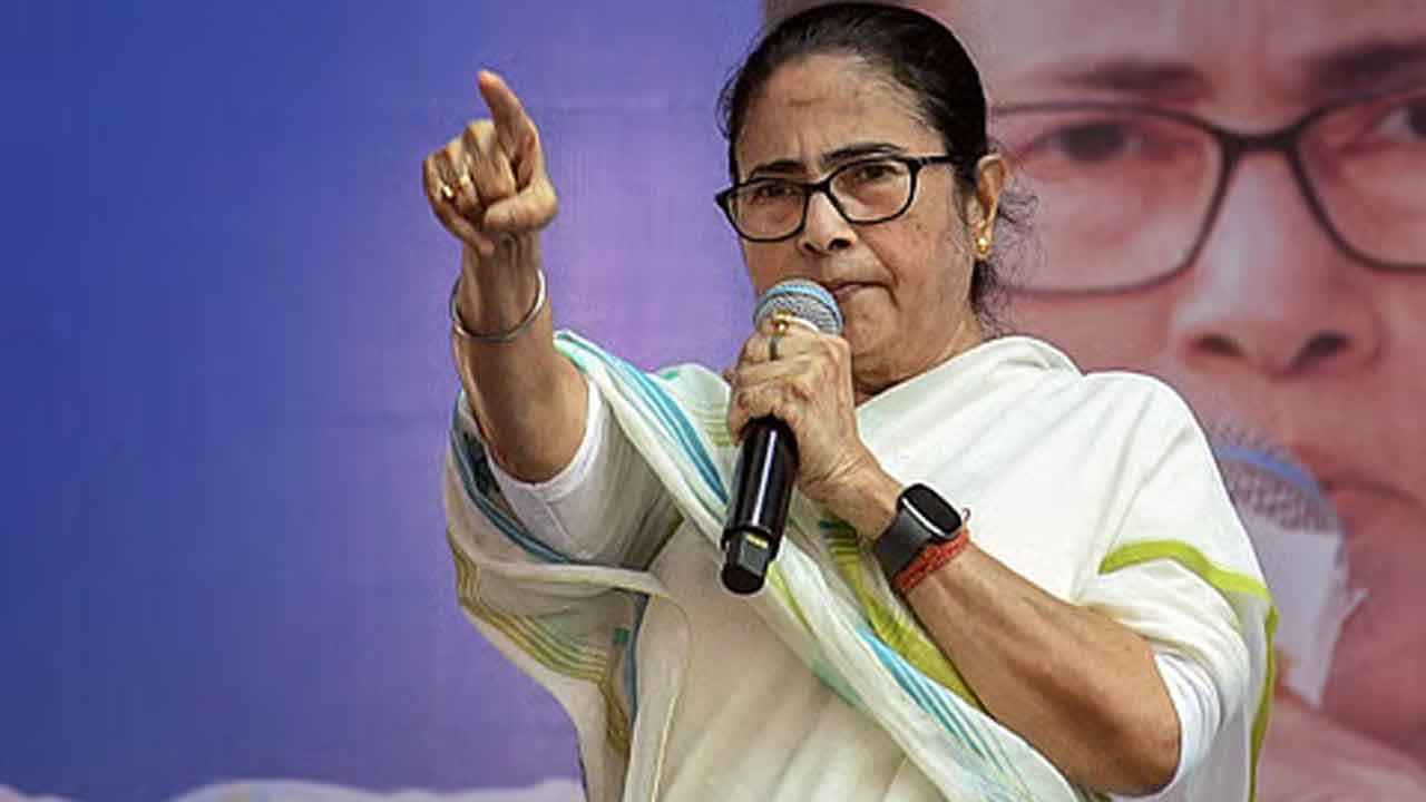 ভোটের ২০ দিন পর ফেসবুক লাইভে মুখ খুললেন মমতা