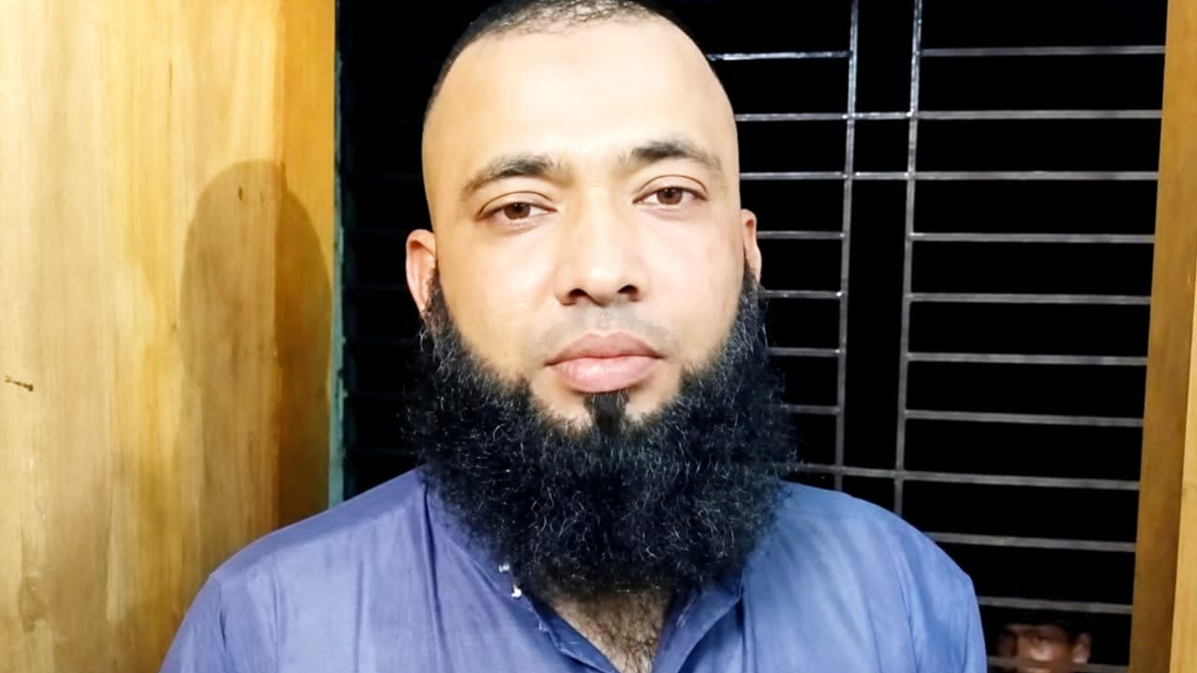 ছাত্রের মায়ের সঙ্গে আপত্তিকর অবস্থায় মাদ্রাসার অধ্যক্ষ জনতার হাতে আটক