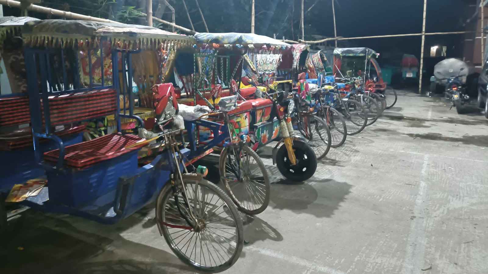 অটোরিকশা ছিনতাইকারীদের তিনজন গ্রেফতার, ১১ রিকশা উদ্ধার