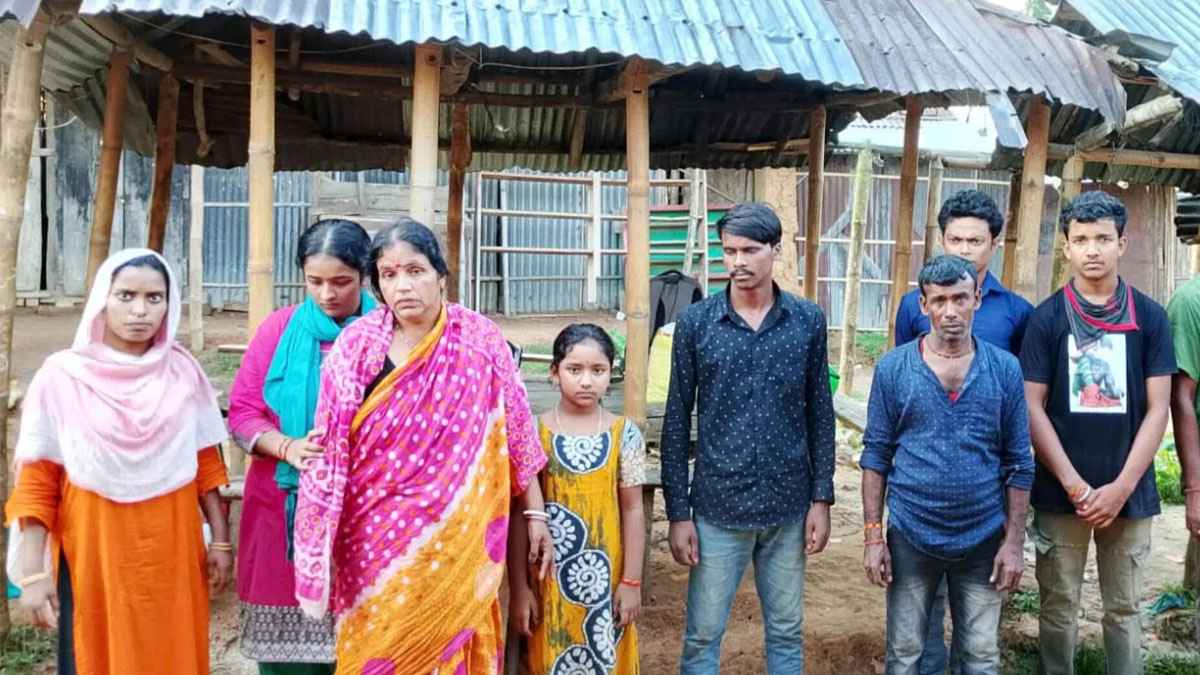 মৌলভীবাজার সীমান্তে পুশব্যাক হওয়া ১০ জন স্বজনদের কাছে হস্তান্তর