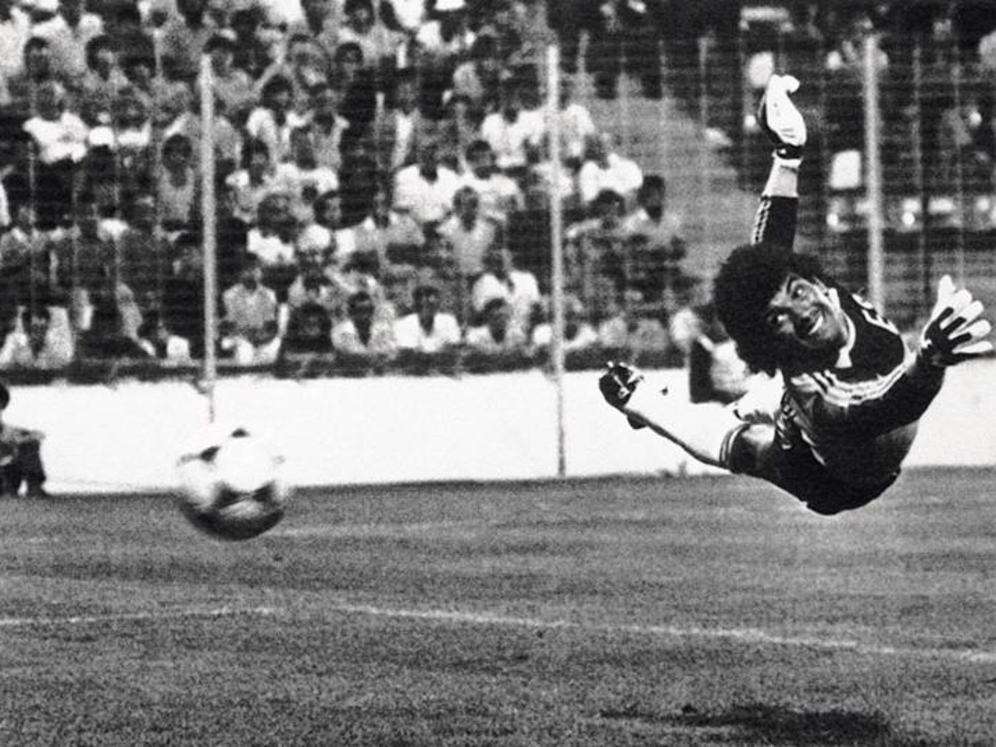 Salvadoran_goalkeeper_Luis_Ricardo_El_Negro