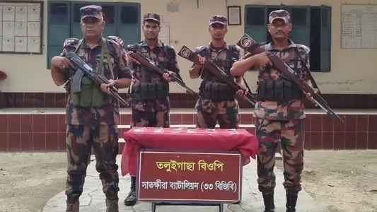সাতক্ষীরা সীমান্তে ৬ কোটি টাকার ক্রিস্টাল মেথ আইস জব্দ