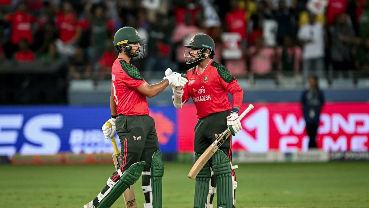 পাওয়ার প্লেতে ৩ উইকেট হারিয়ে চাপে বাংলাদেশ