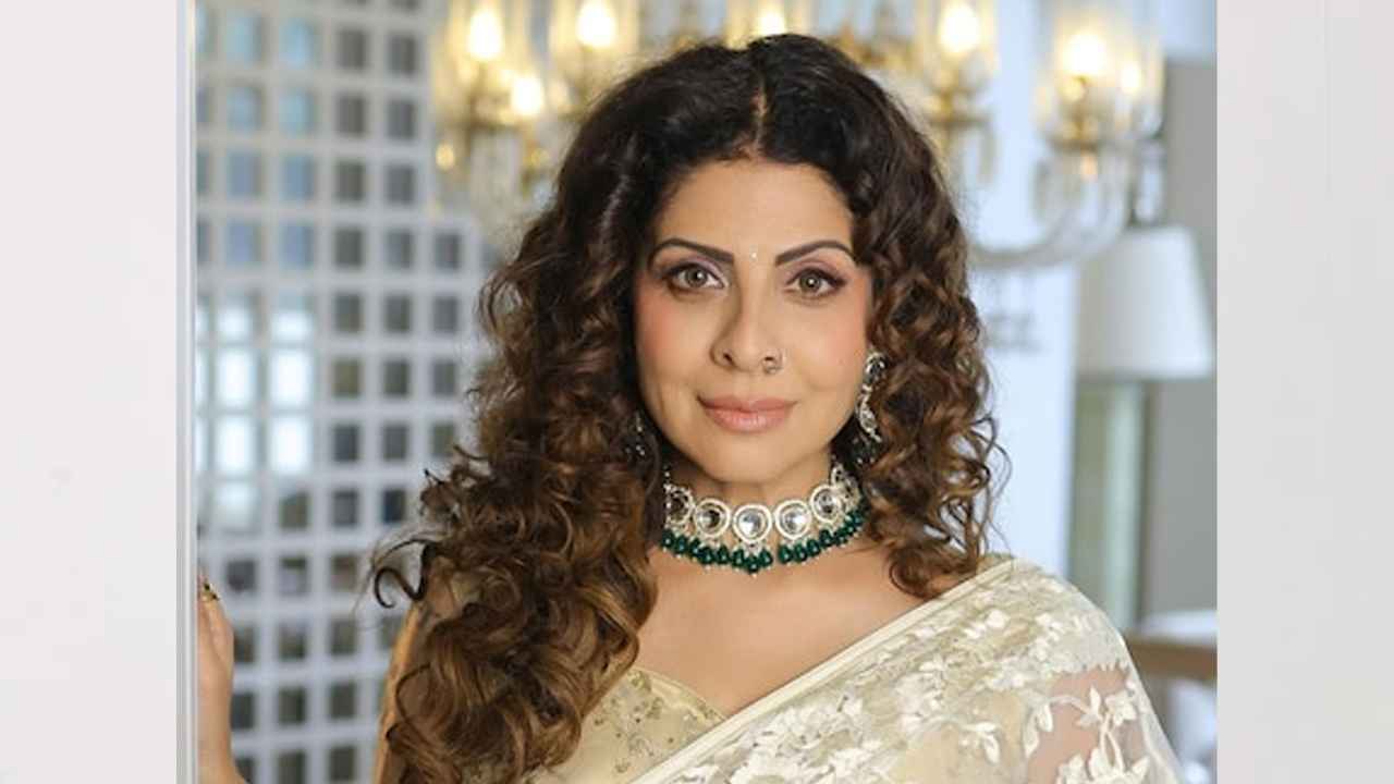 অসম বয়সে বিয়ে, ৩২ বছর পর  বিচ্ছেদ নিয়ে মুখ খুললেন অভিনেত্রী