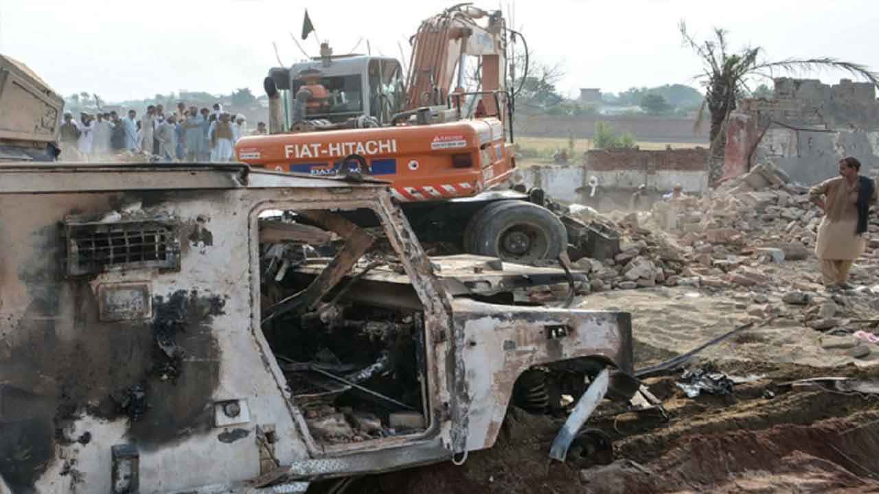 পাকিস্তানে আত্মঘাতী বোমা হামলায় ১৫ পুলিশ সদস্য নিহত