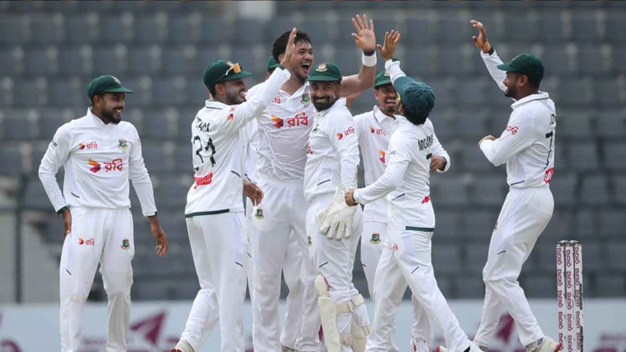 তাসকিনের জোড়া আঘাতে দুই ওপেনার হারিয়েছে পাকিস্তান