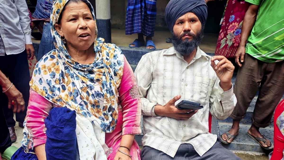 ৪০ বছর পর পাঞ্জাব থেকে ছেলেকে নিয়ে ঠাকুরগাঁওয়ে জাহানারা