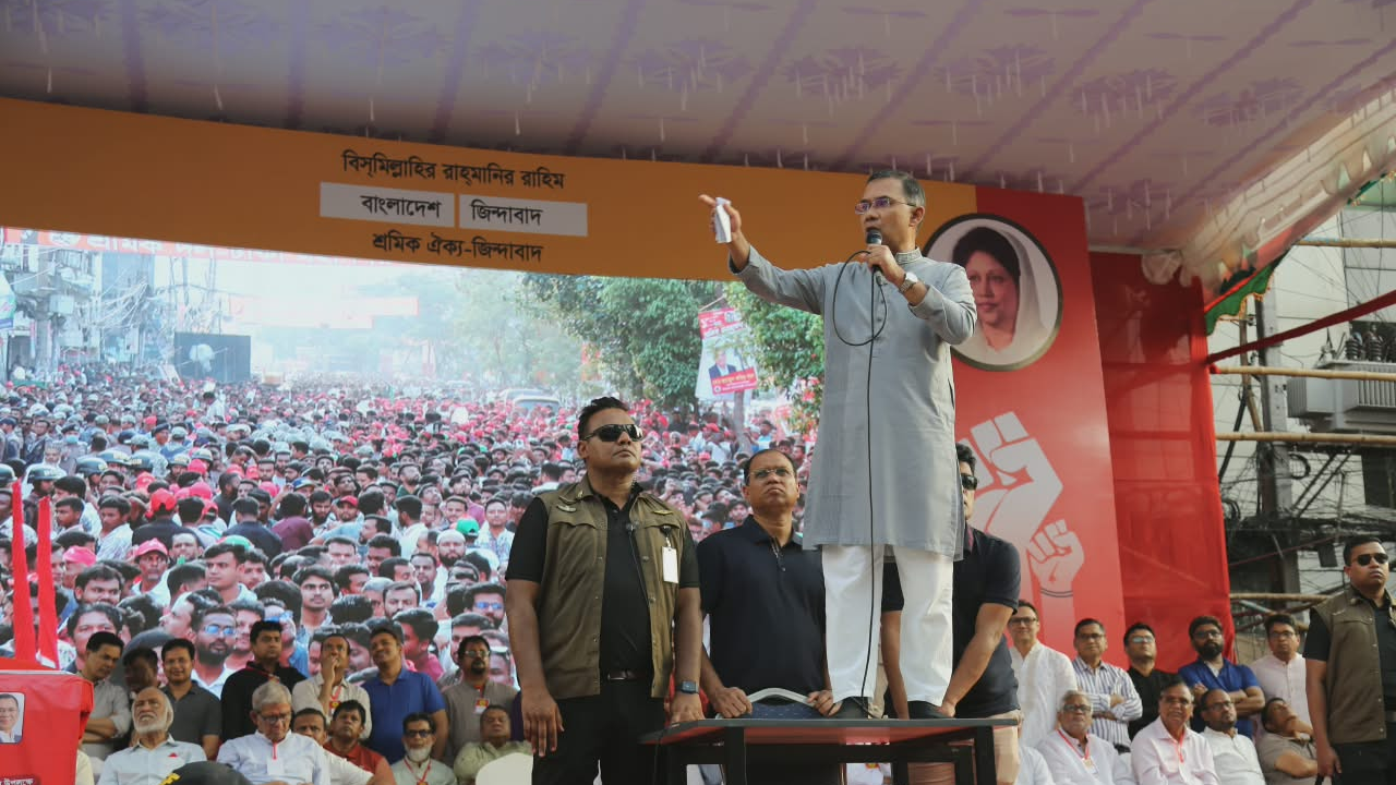 মন্ত্রিসভার সবাইকে নিয়ে শ্রমিকের খাতায় নাম লেখাতে চান প্রধানমন্ত্রী