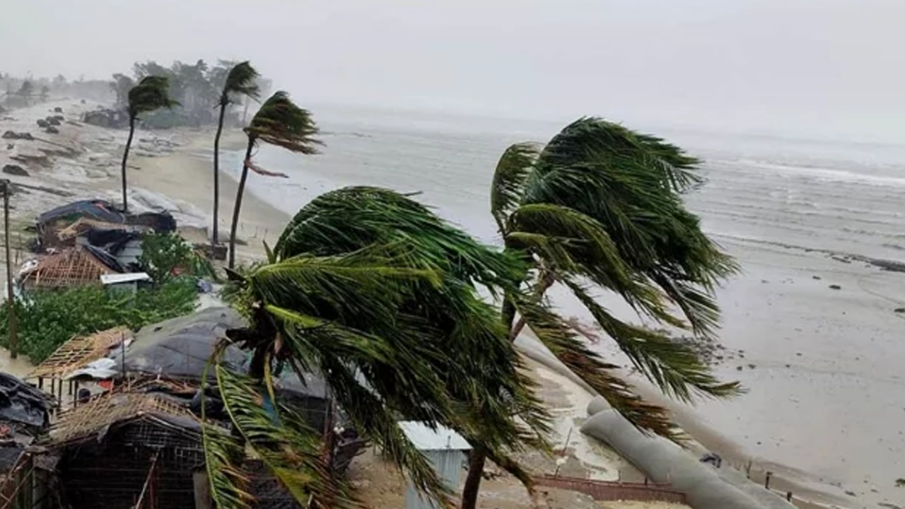 ৮ জেলায় ৬০ কিমি বেগে বজ্রবৃষ্টির শঙ্কা
