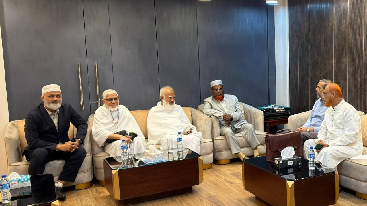 হজের উদ্দেশ্যে ঢাকা ছাড়লেন জামায়াত আমির