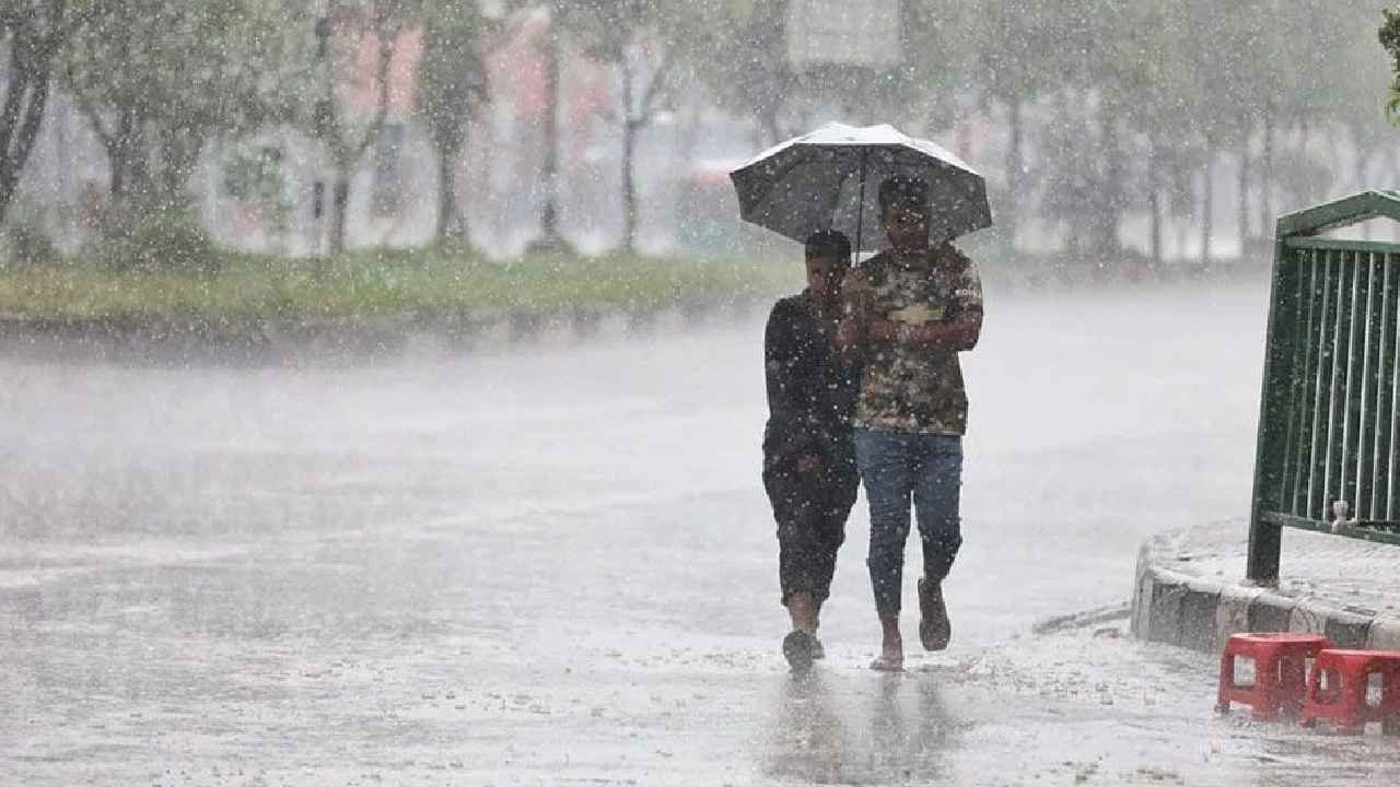 ২০ জেলায় ঝড়-বৃষ্টির আভাস, নদীবন্দরে সতর্ক সংকেত