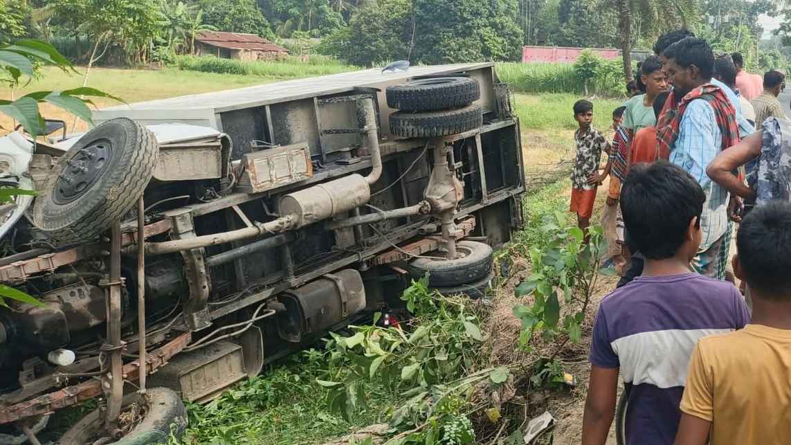 সাতক্ষীরায় পিকআপ-মোটরসাইকেলের মুখোমুখি সংঘর্ষে নিহত ২