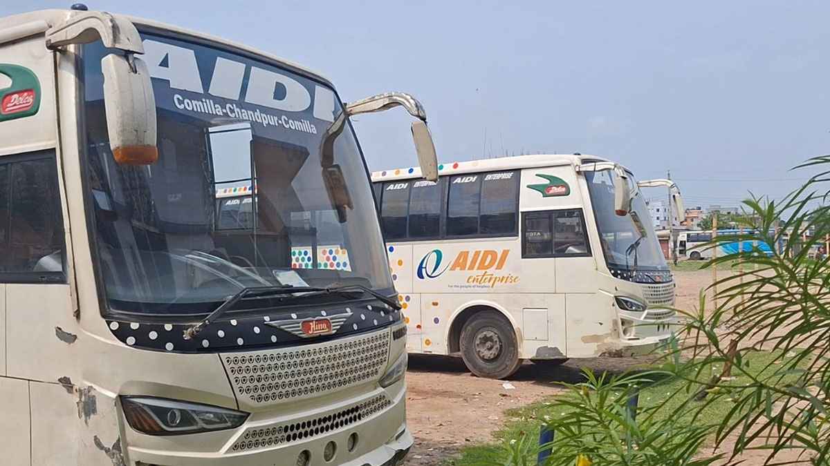 শ্রমিকদের ওপর হামলার ঘটনায় চাঁদপুর-কুমিল্লা রুটে বাস চলাচল বন্ধ