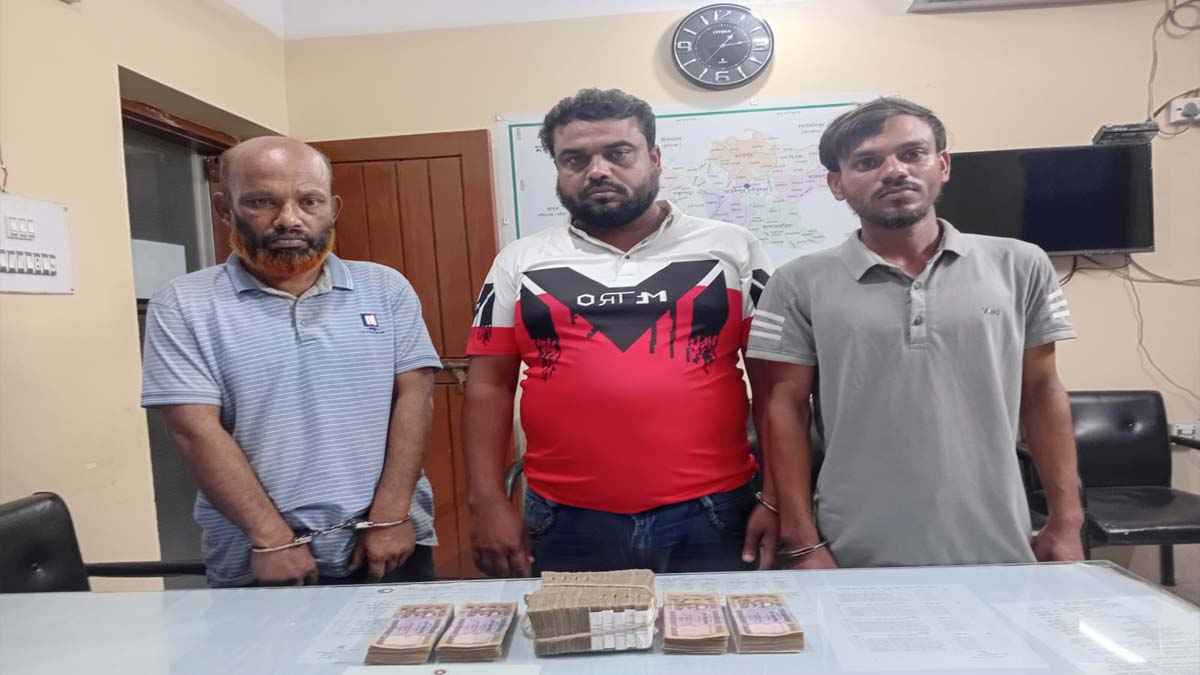 ফুফুর টাকা হাতিয়ে নিতে ছিনতাই নাটক, ভাতিজাসহ আটক ৩