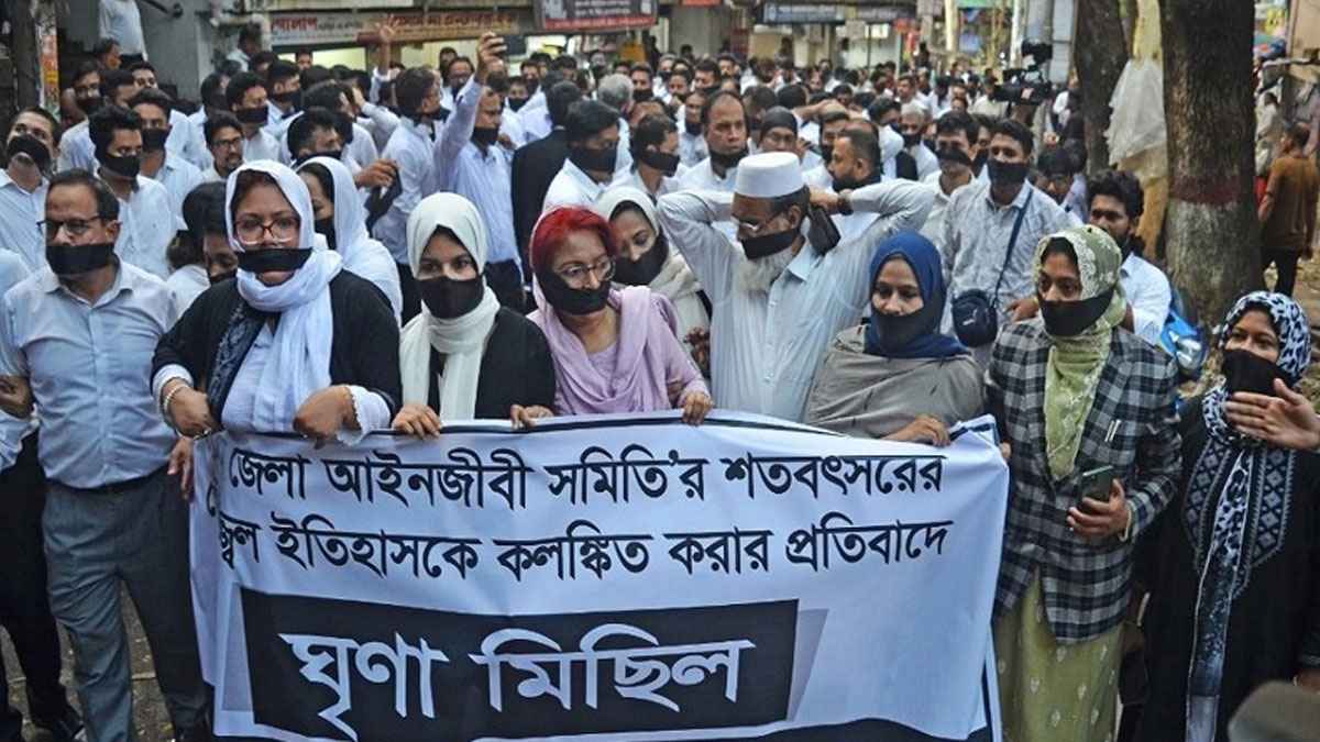 চট্টগ্রামে ফরম নিতে বাধা: আ.লীগপন্থী আইনজীবীদের ঘৃণা মিছিল