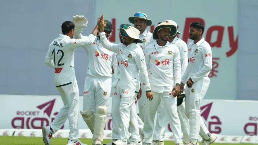 পাকিস্তানকে গুঁড়িয়ে লিড পেল বাংলাদেশ