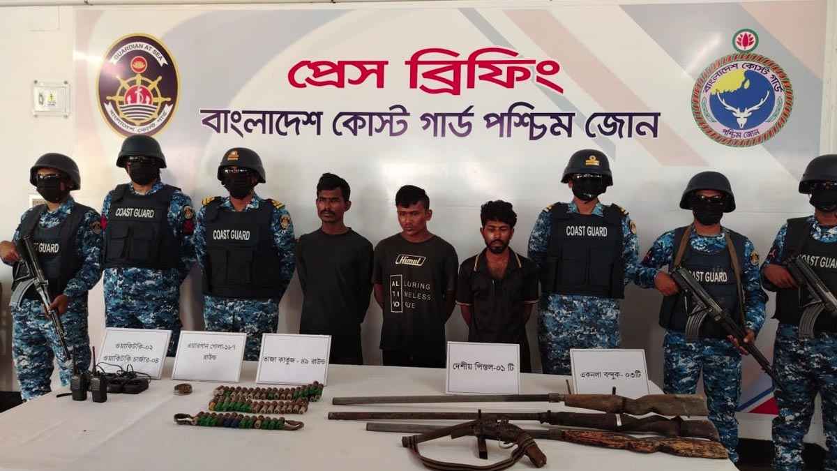 বনদস্যুদের সঙ্গে কোস্ট গার্ডের মধ্যে বন্দুকযুদ্ধ, অস্ত্র ও গুলিসহ আটক
