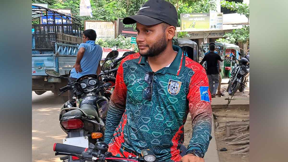 সাইকেলে ৫০ দিনে সারাদেশ ঘুরতে চান সানাউল্লাহ