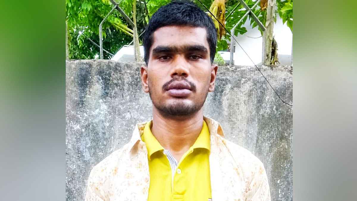 বৃদ্ধ মা-বাবার সামনে ব্লেড দিয়ে গলা কেটে যুবকের আত্মহত্যা