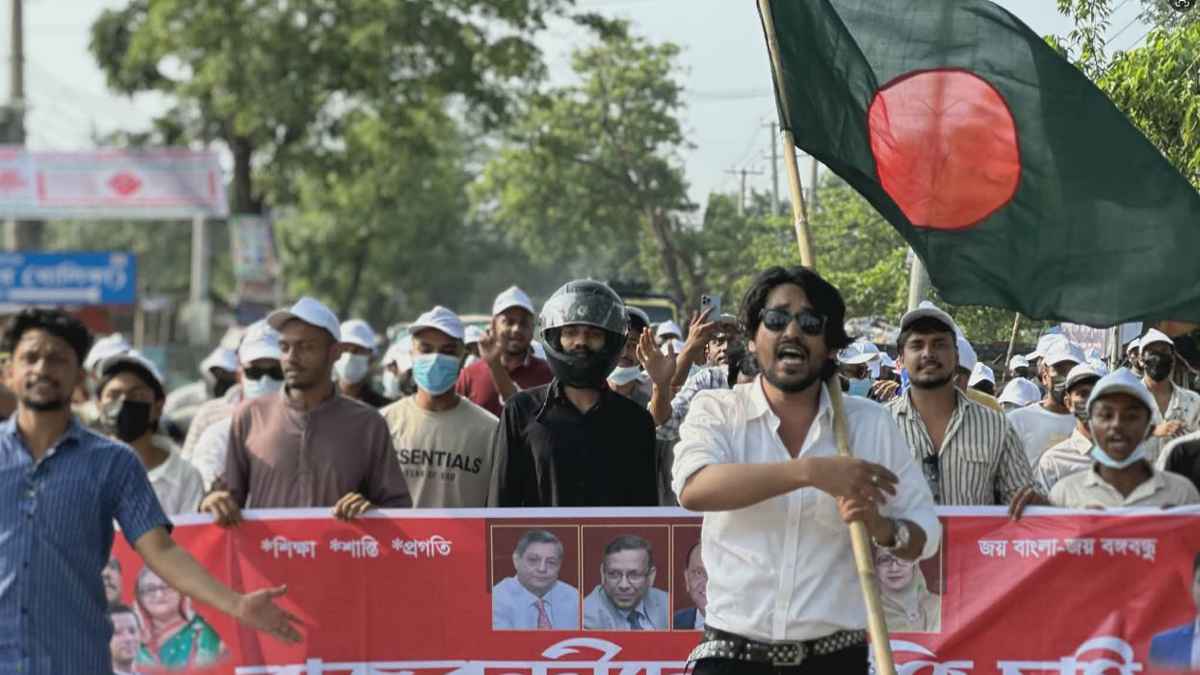 ব্রাহ্মণবাড়িয়ায় নিষিদ্ধ ছাত্রলীগের ঝটিকা মিছিল, শহরজুড়ে চাঞ্চল্য
