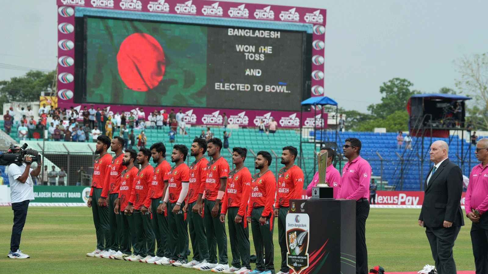 শেষ টি-টোয়েন্টিতে জয়ের দিকে তাকিয়ে বাংলাদেশ