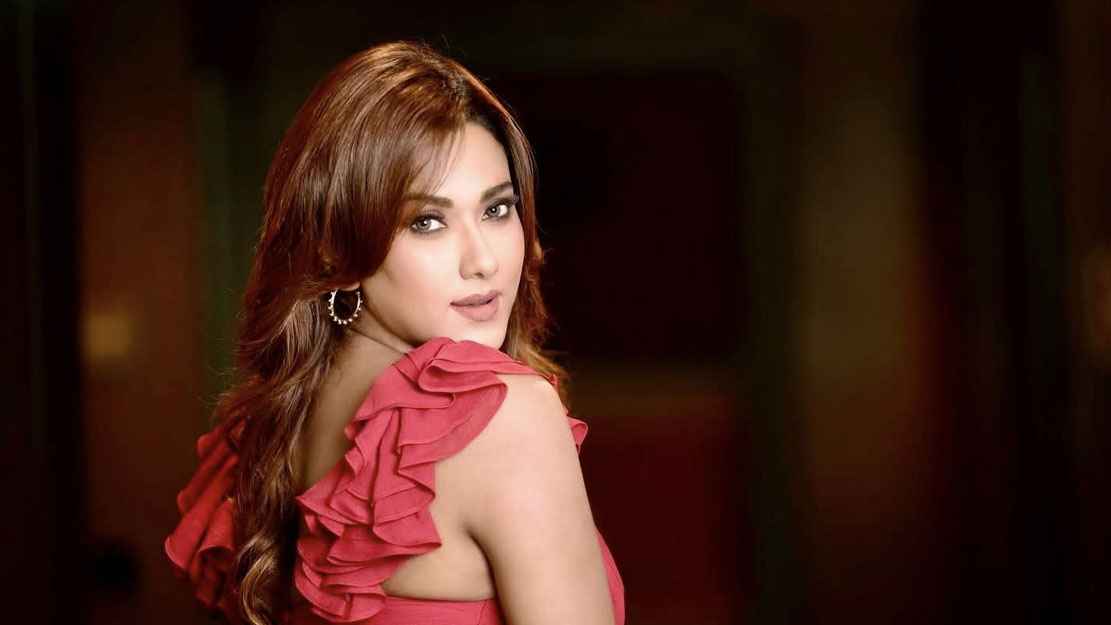 নায়িকা ববির বাসায় চুরি 
