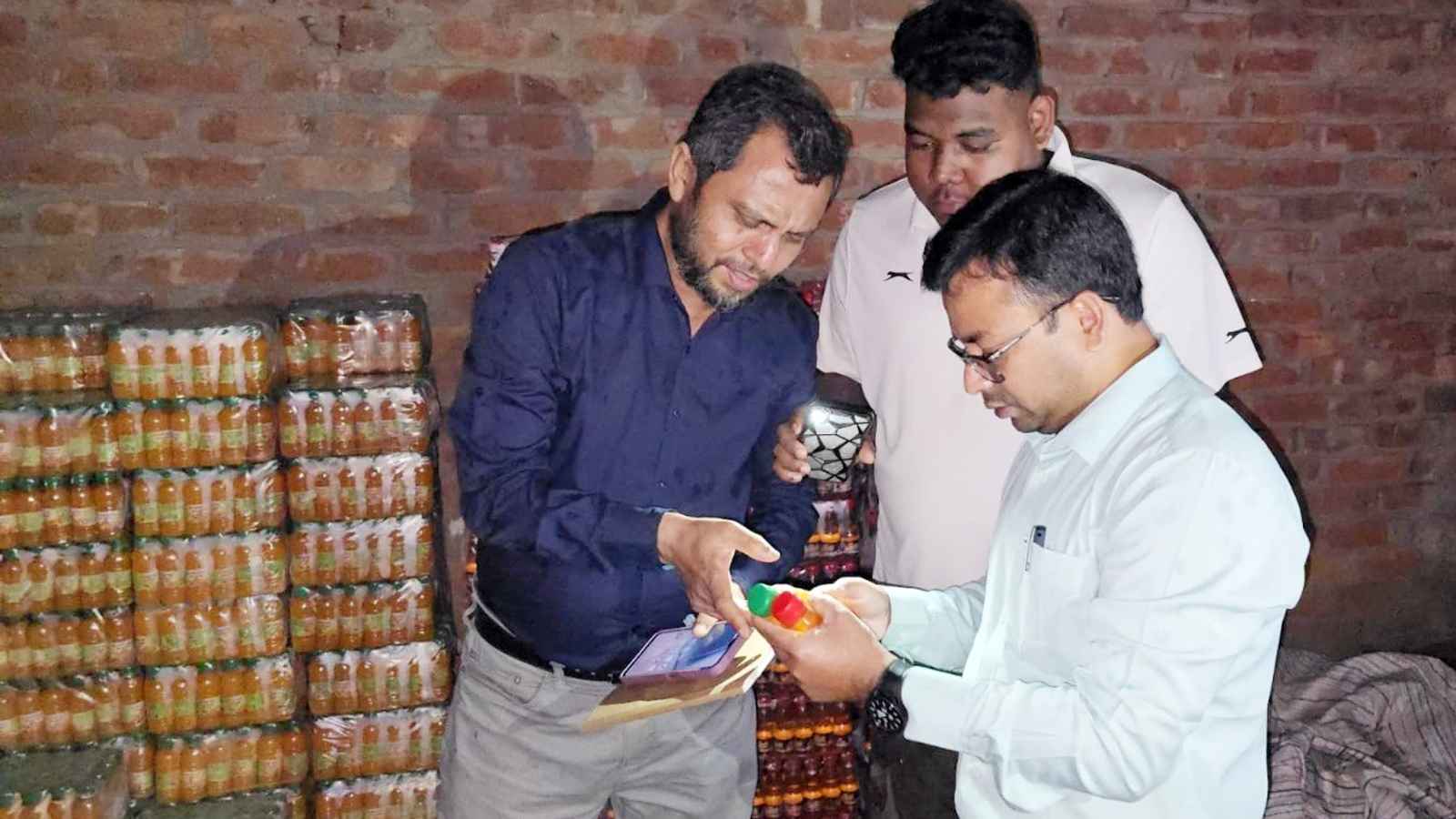 রাসায়নিক ব্যবহার করে জুস তৈরি, সুপারভাইজারের ১ বছর কারাদণ্ড