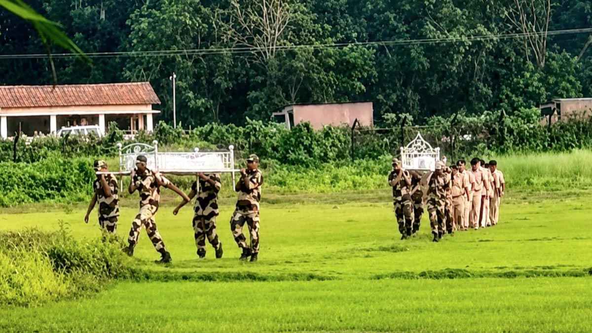কসবায় বিএসএফের গুলিতে নিহত ২ বাংলাদেশির মরদেহ হস্তান্তর