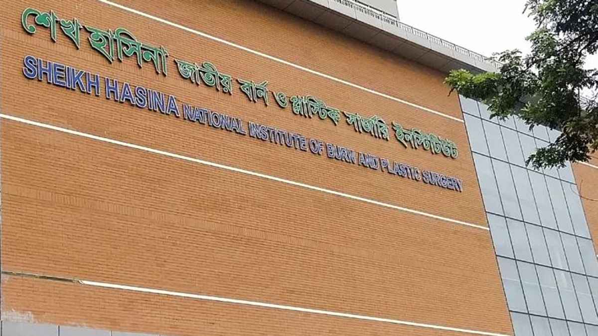 গৌরনদীতে সিলিন্ডার বিস্ফোরণে কলেজছাত্রসহ দগ্ধ ২