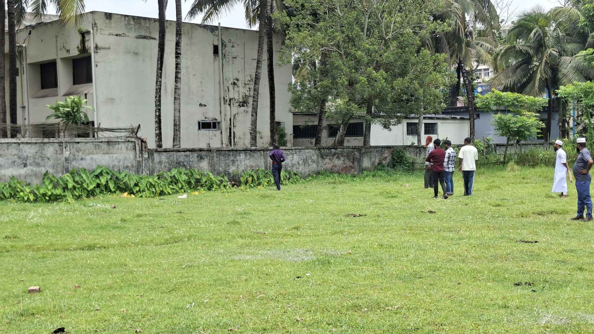 বরগুনায় খোলা মাঠ থেকে অজ্ঞাত নারীর মরদেহ উদ্ধার