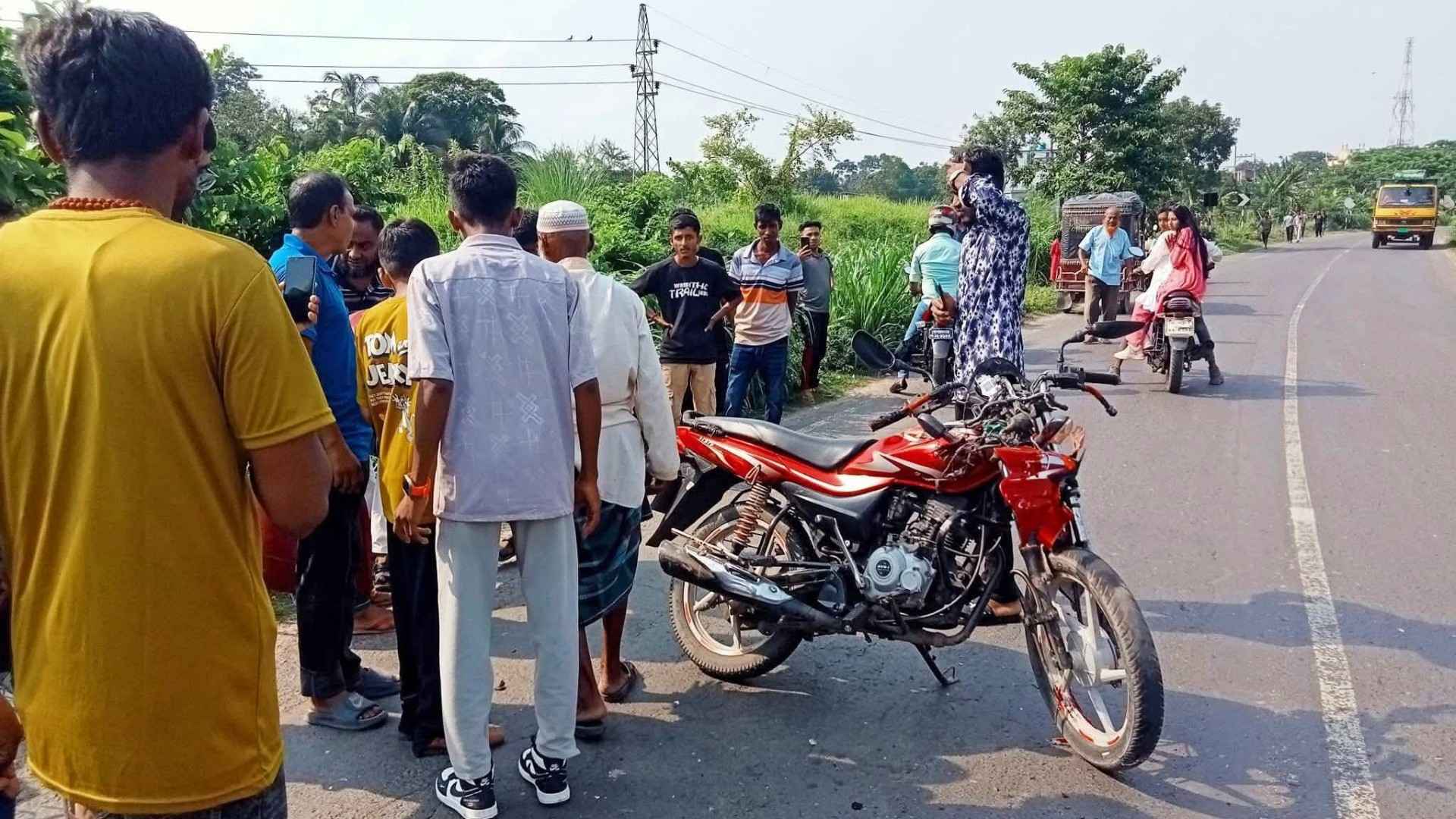 নড়াইলে ঈদের দিন বাস-মোটরসাইকেল মুখোমুখি সংঘর্ষে যুবক নিহত