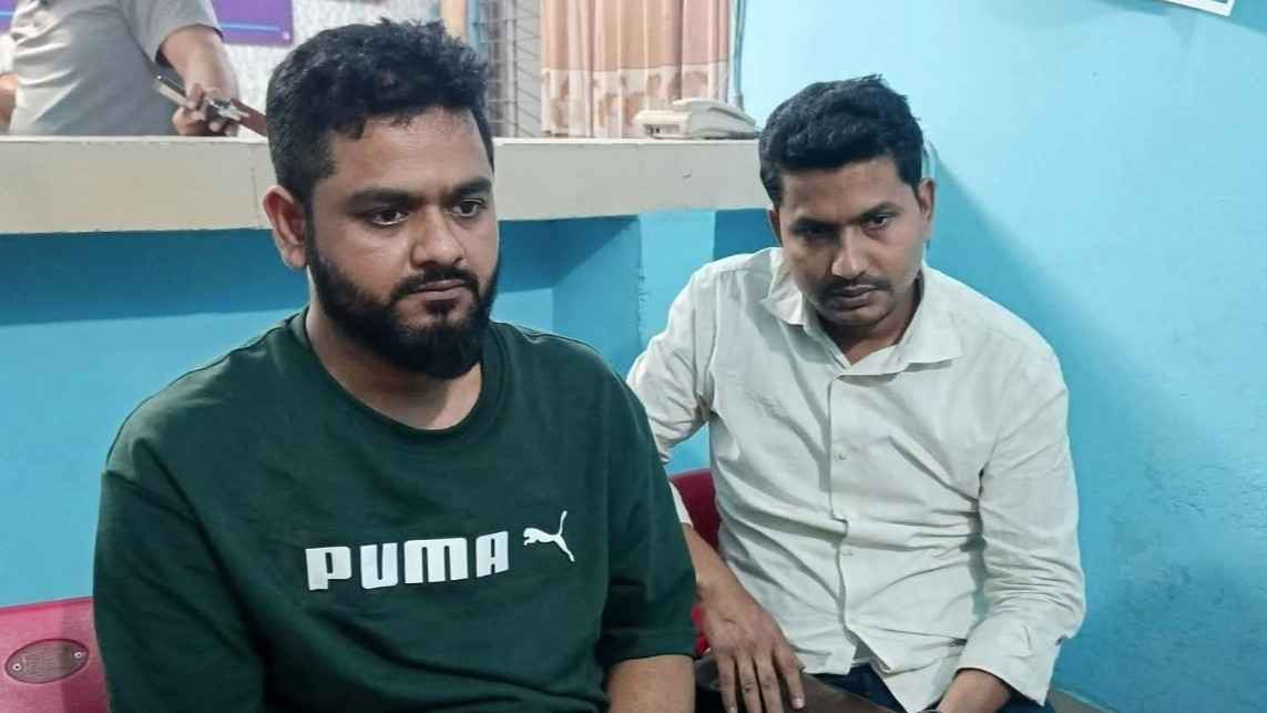 চাঁপাইনবাবগঞ্জে ২ সাংবাদিককে পিটিয়ে জখম