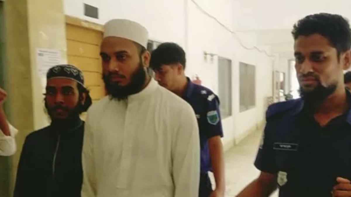 চাঁপাইনবাবগঞ্জে শিশু শিক্ষার্থীকে নির্যাতন, শিক্ষক গ্রেফতার