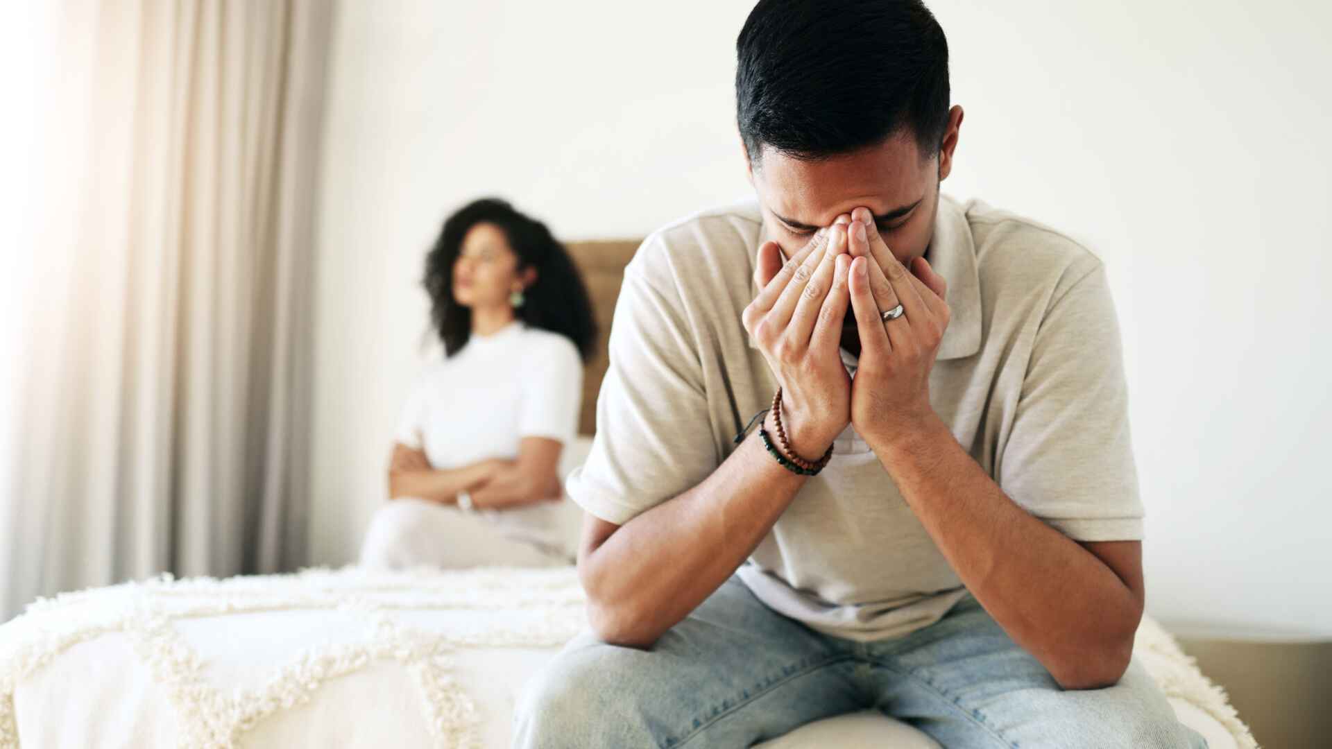 কেন সম্পর্কের আঘাতে পুরুষরা বেশি ভেঙে পড়েন?