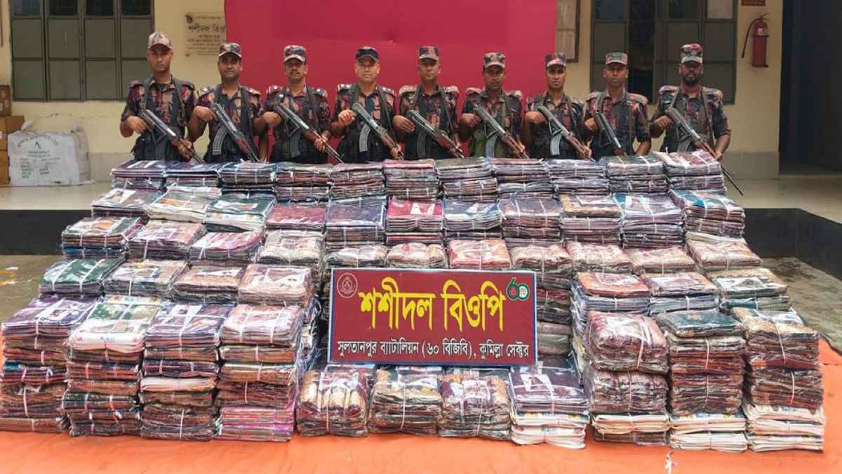 কুমিল্লা সীমান্তে পৌনে ২ কোটি টাকার ভারতীয় শাড়ি জব্দ