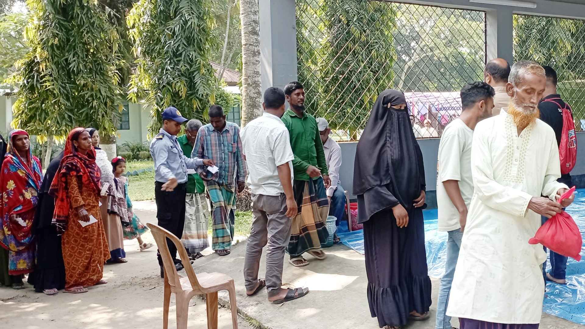 গাইবান্ধায় দুস্থদের জন্য ১২০ গরু কোরবানি, পেলেন ৪ হাজার পরিবার