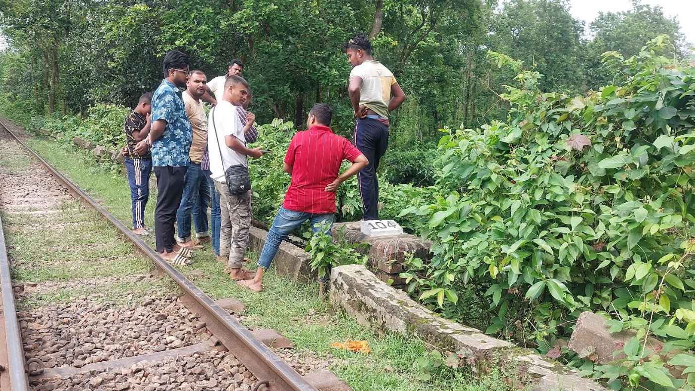 গাজীপুরে রেল ব্রিজের নিচ থেকে অজ্ঞাত মরদেহ উদ্ধার