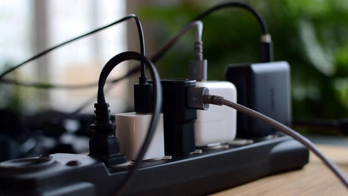 does-a-phone-charger-use-electricity-when-not-charging-1689615410